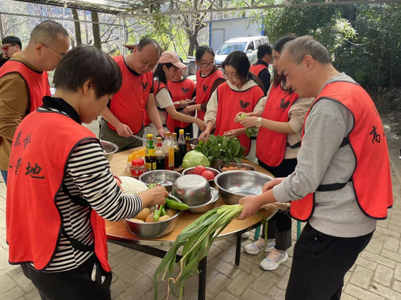 球友会熔炼教师团队 共创友谊未来——碑林区友谊小学教师开展户外拓展训练(图3)