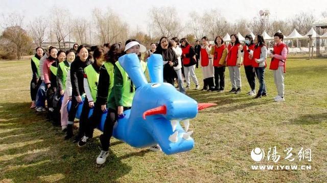 球友会展巾帼之美 扬女警风采——灞桥公安开展“三八”妇女节户外拓展活动(图1)